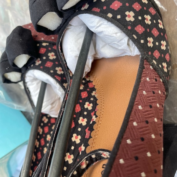 NWT Sole Obsession Ankle Buckle Burg/Black Textile Virgo Close Toe Heal Size 8 - Picture 8 of 16